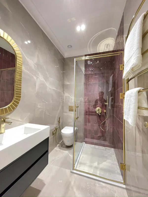 Satılır 4 otaqlı mənzil 140 m²