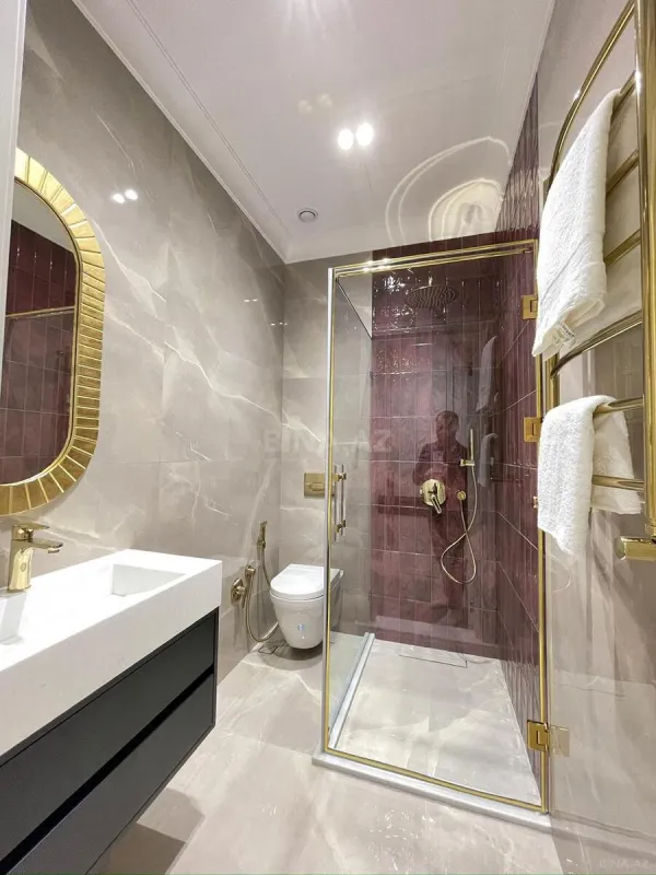 Satılır 4 otaqlı mənzil 140 m²