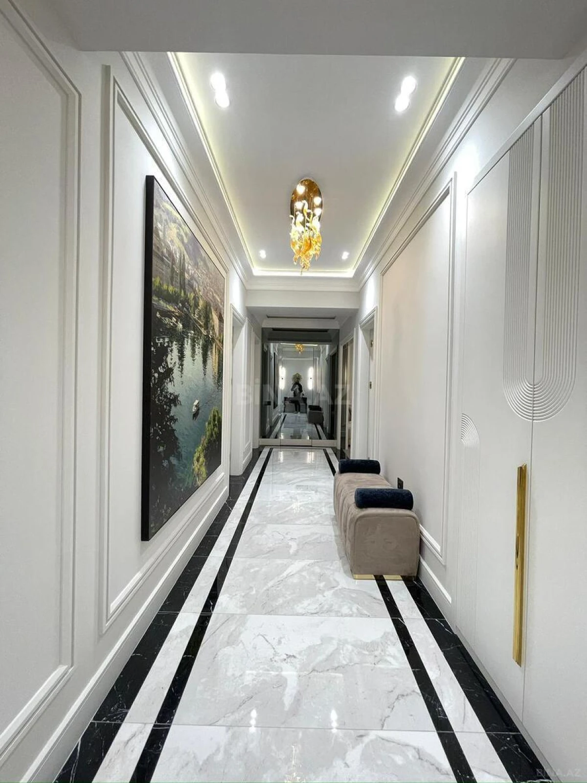 Satılır 4 otaqlı mənzil 140 m²