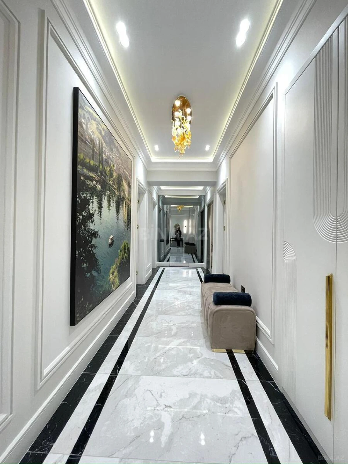 Satılır 4 otaqlı mənzil 140 m²