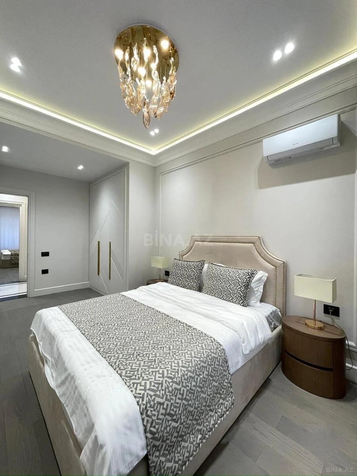 Satılır 4 otaqlı mənzil 140 m²