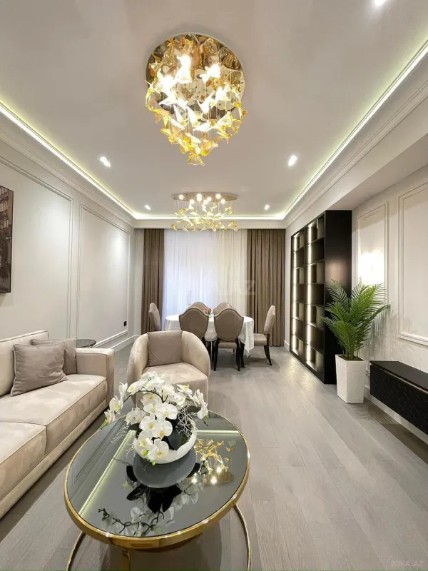 Satılır 4 otaqlı mənzil 140 m²