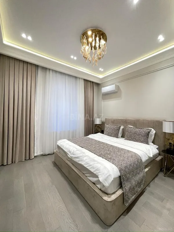 Satılır 4 otaqlı mənzil 140 m²