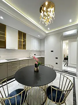 Satılır 4 otaqlı mənzil 140 m²