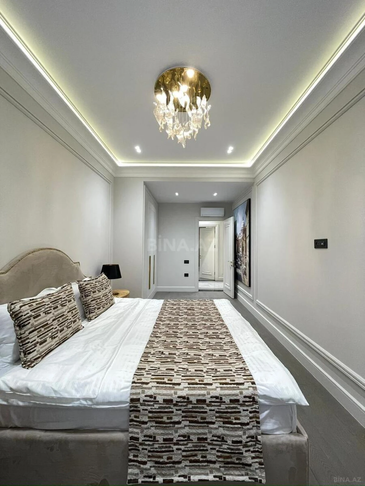 Satılır 4 otaqlı mənzil 140 m²