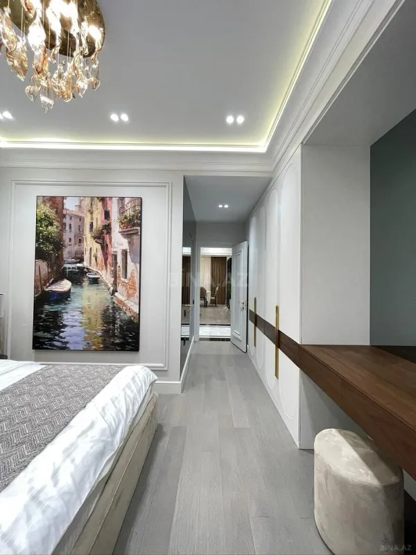 Satılır 4 otaqlı mənzil 140 m²