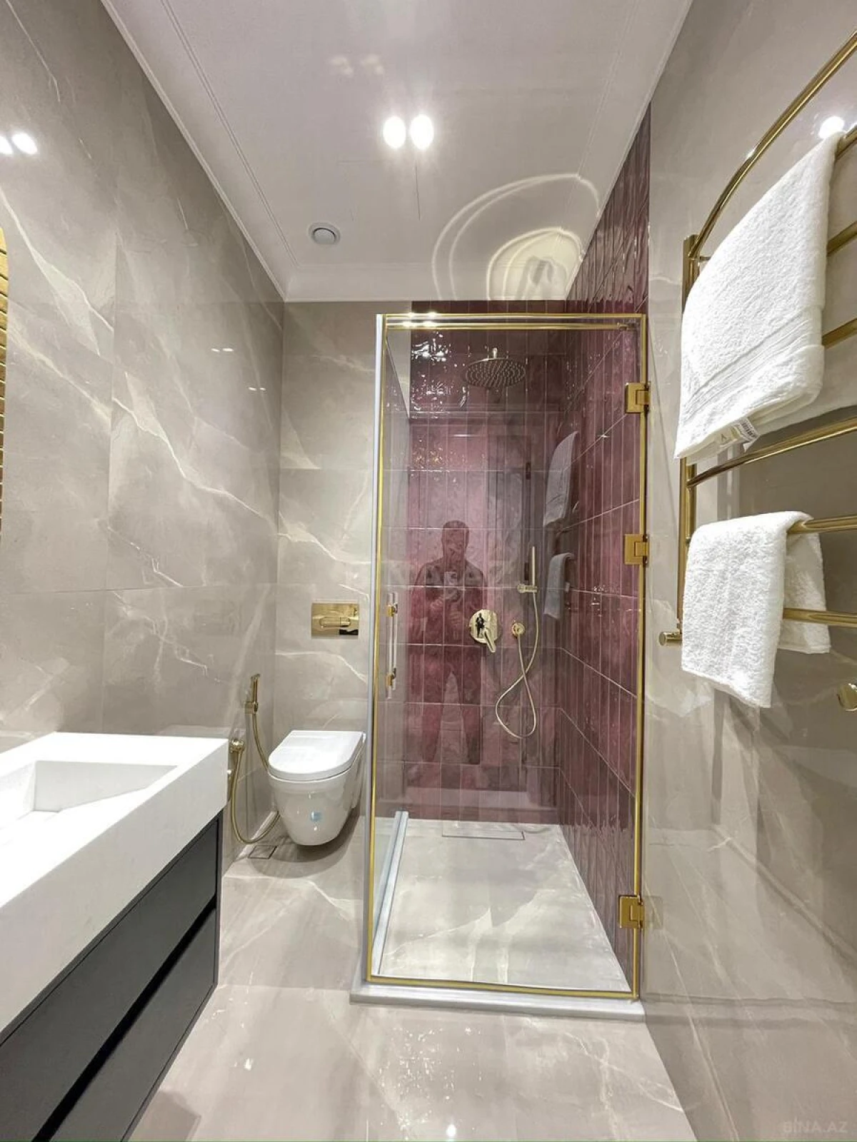 Satılır 4 otaqlı mənzil 140 m²