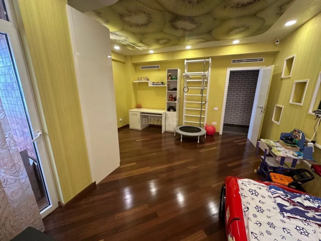 Kirayə verilir 3 otaqlı mənzil 158 m²