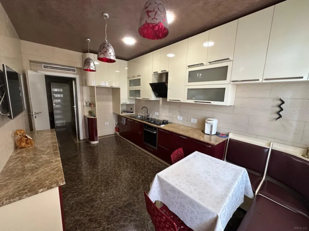 Kirayə verilir 3 otaqlı mənzil 158 m²
