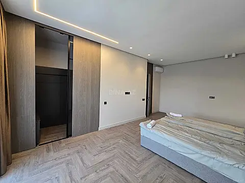 Satılır 3 otaqlı mənzil 158 m²