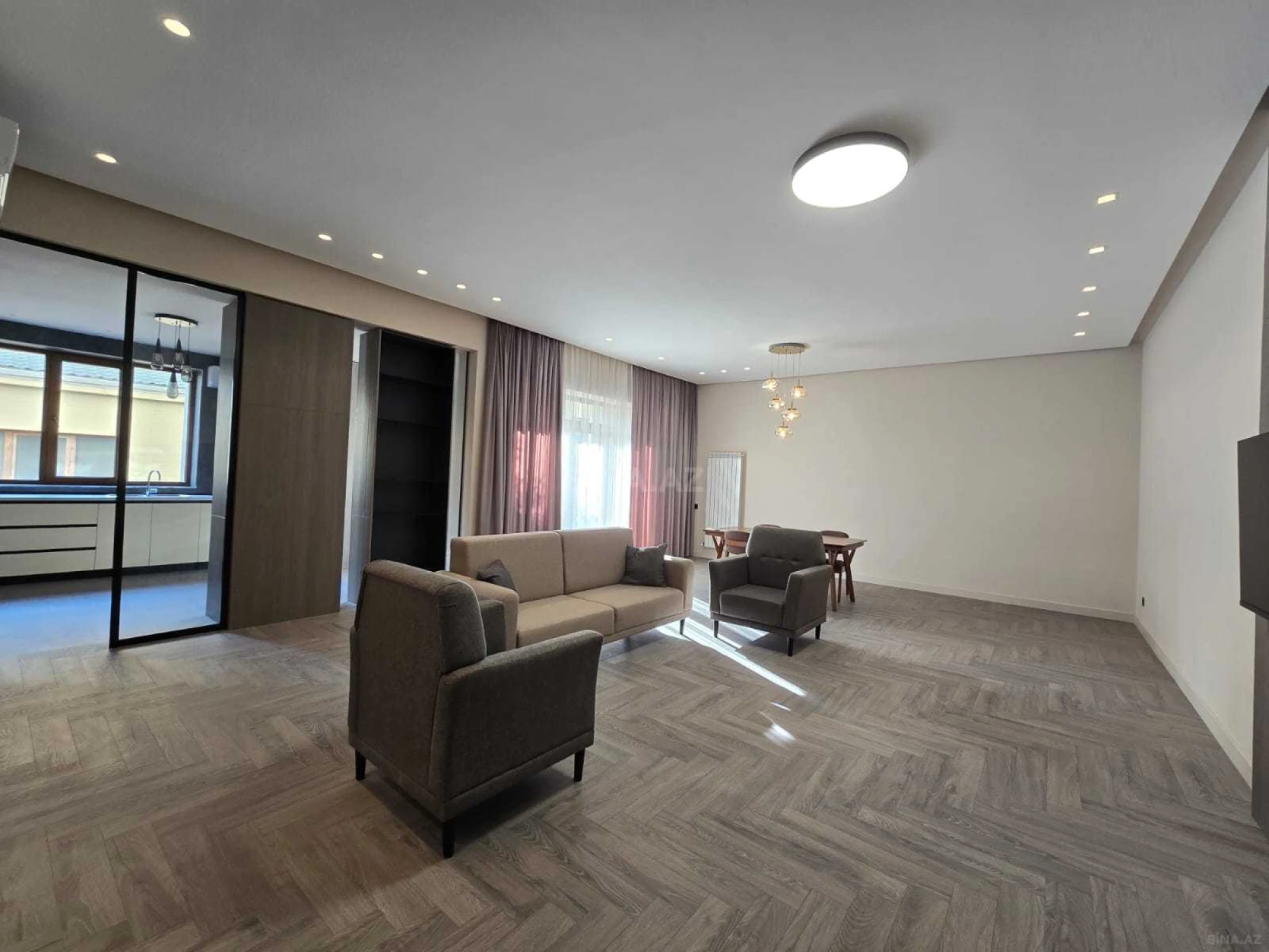 Satılır 3 otaqlı mənzil 158 m²