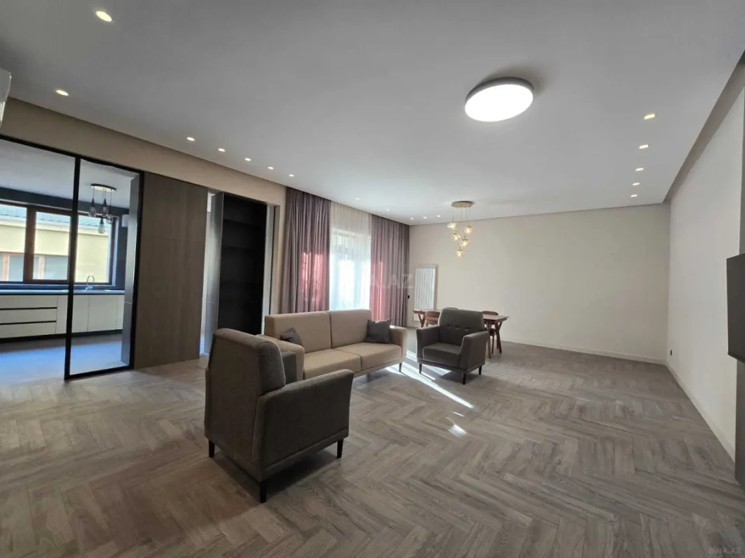 Satılır 3 otaqlı mənzil 158 m²