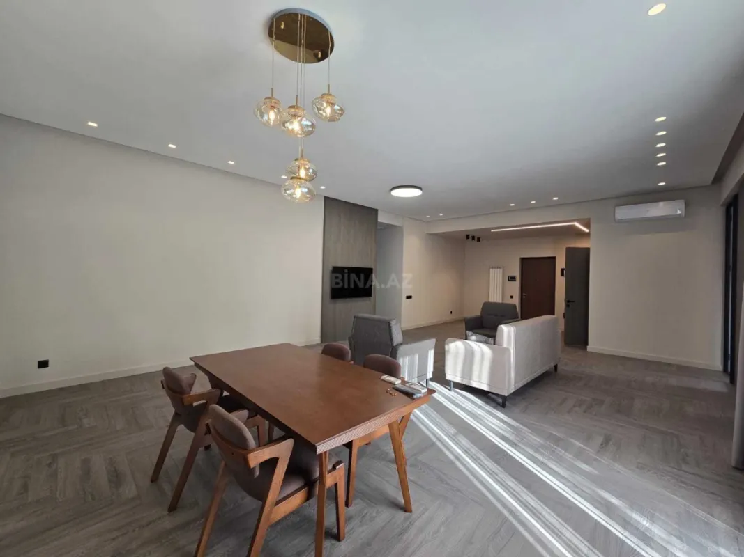 Satılır 3 otaqlı mənzil 158 m²