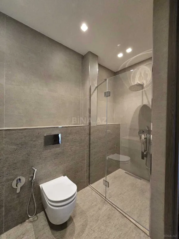 Satılır 3 otaqlı mənzil 158 m²