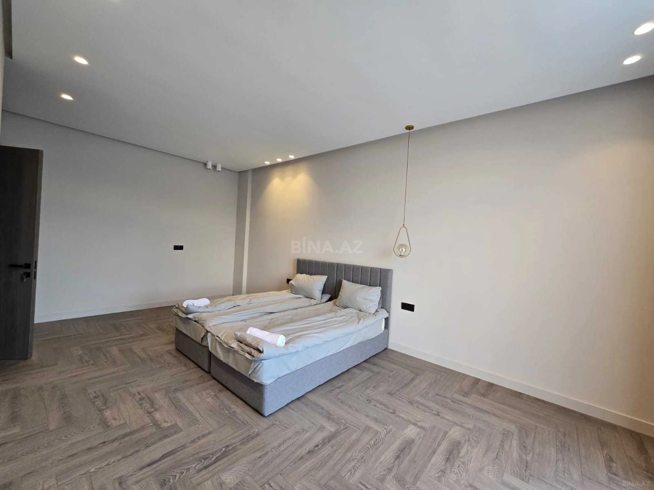 Satılır 3 otaqlı mənzil 158 m²
