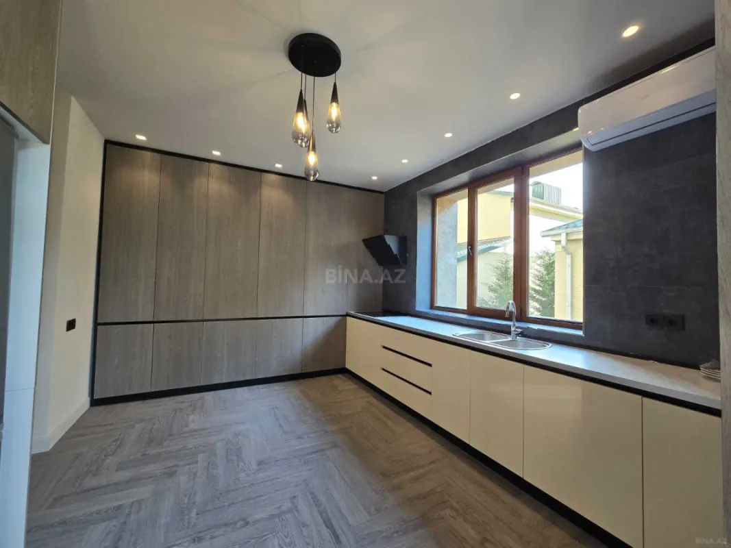 Satılır 3 otaqlı mənzil 158 m²