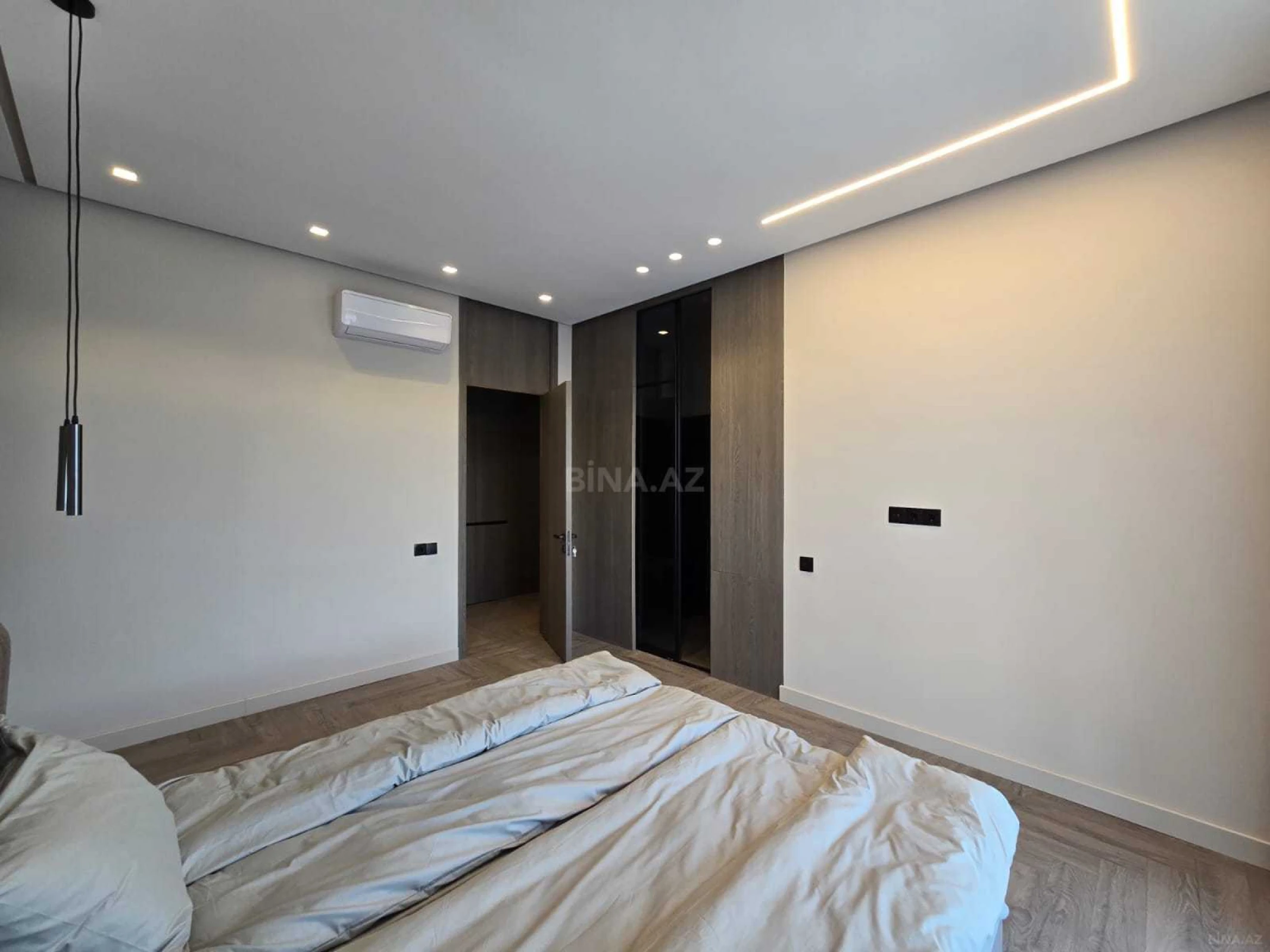 Satılır 3 otaqlı mənzil 158 m²