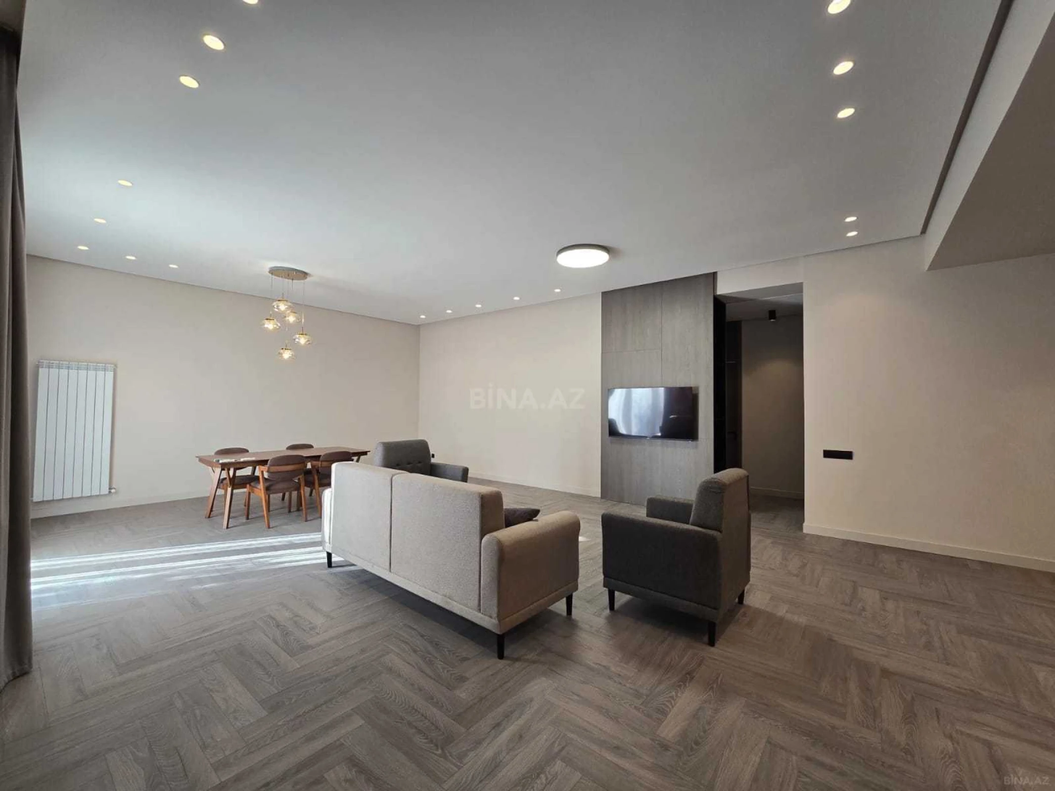 Satılır 3 otaqlı mənzil 158 m²