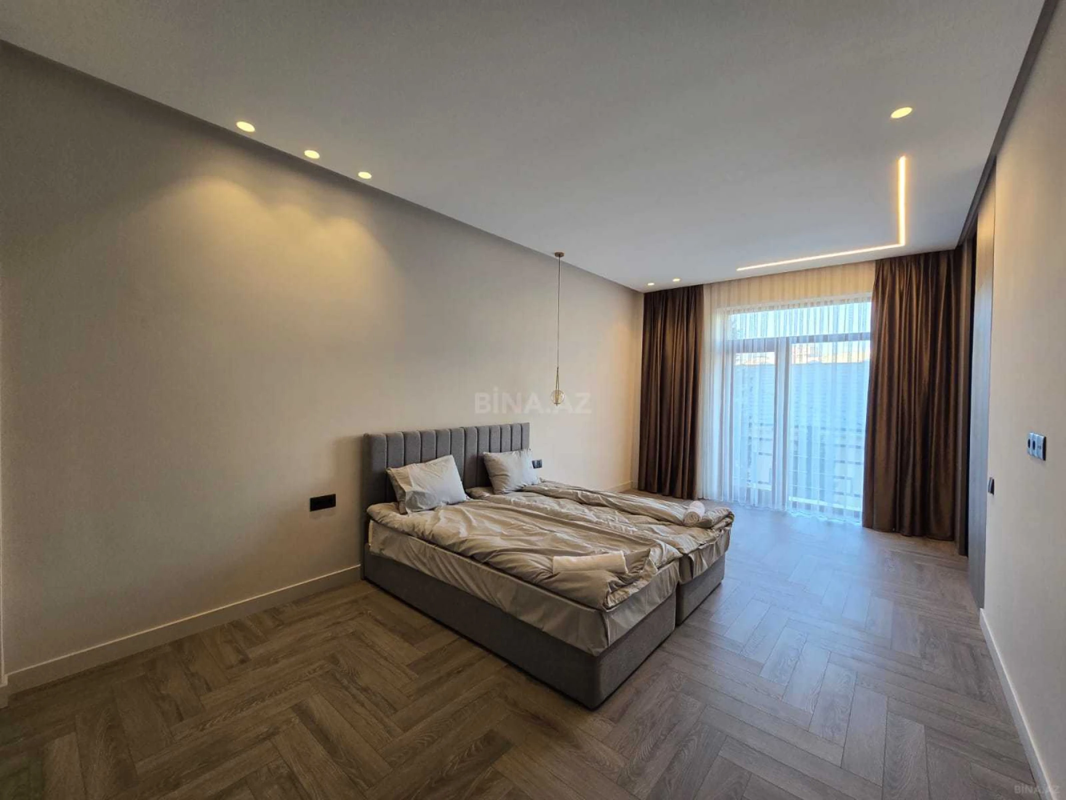 Satılır 3 otaqlı mənzil 158 m²