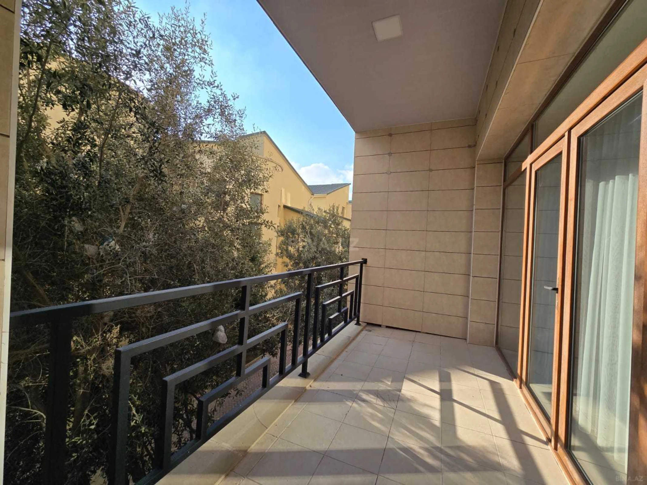 Satılır 3 otaqlı mənzil 158 m²