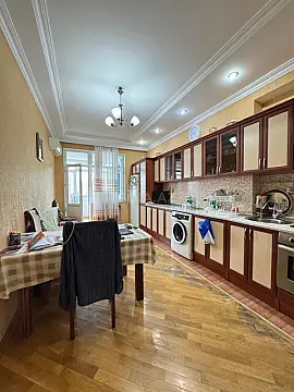 Satılır 3 otaqlı mənzil 124 m²