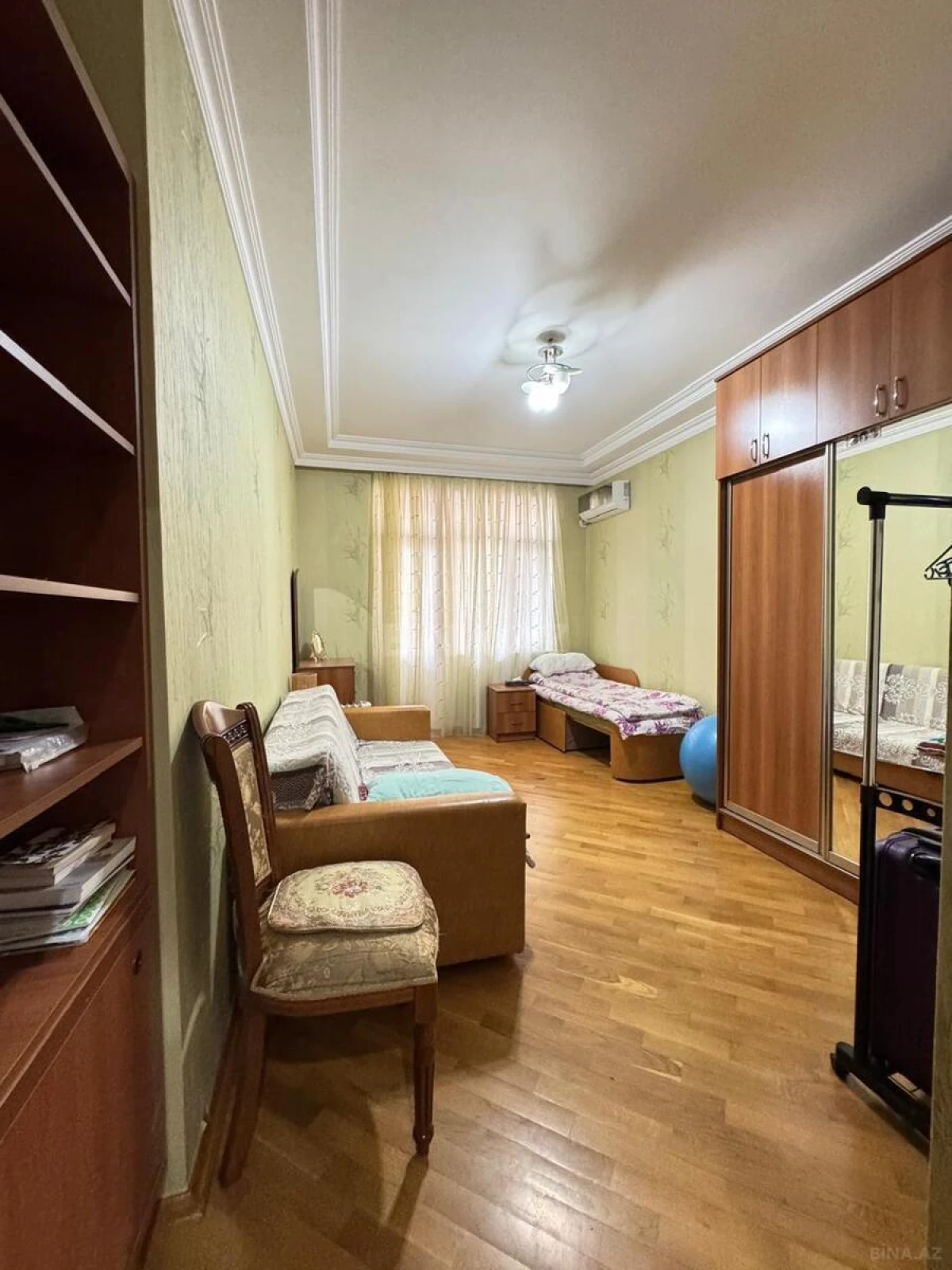 Satılır 3 otaqlı mənzil 124 m²