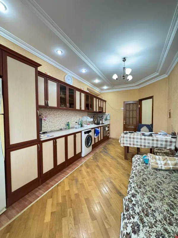 Satılır 3 otaqlı mənzil 124 m²