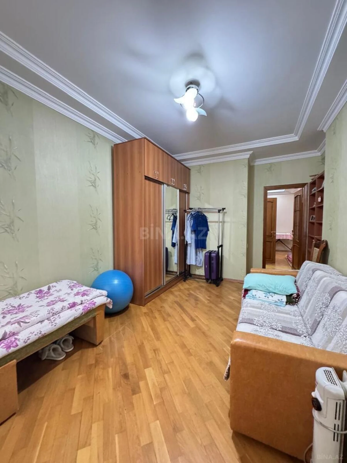 Satılır 3 otaqlı mənzil 124 m²