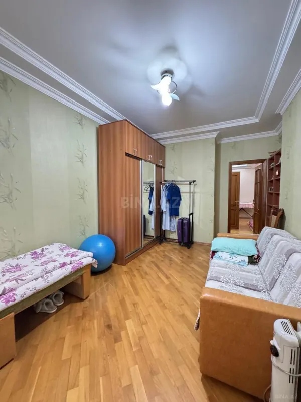Satılır 3 otaqlı mənzil 124 m²