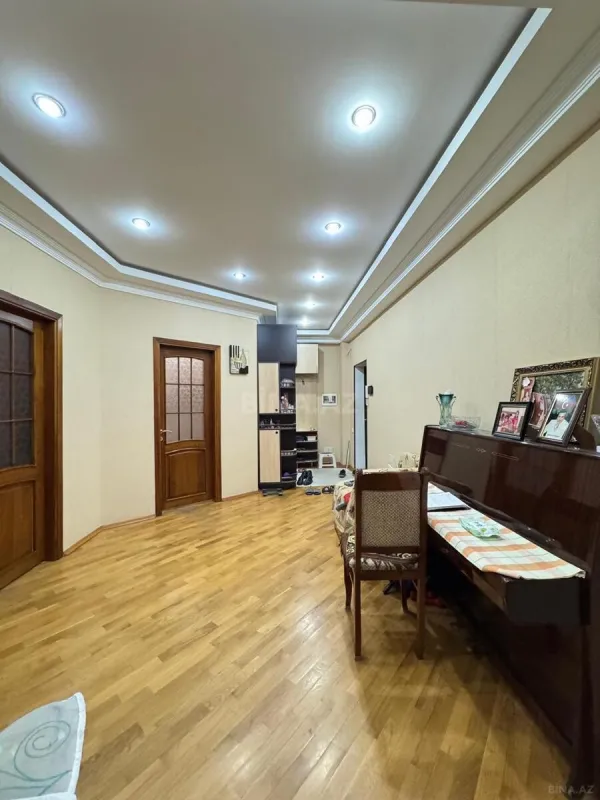 Satılır 3 otaqlı mənzil 124 m²