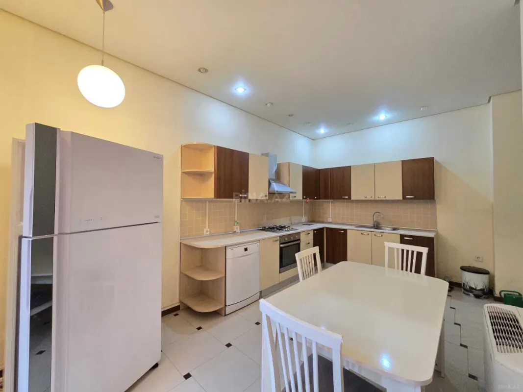 Kirayə verilir 6 otaqlı həyət evi 350 m²
