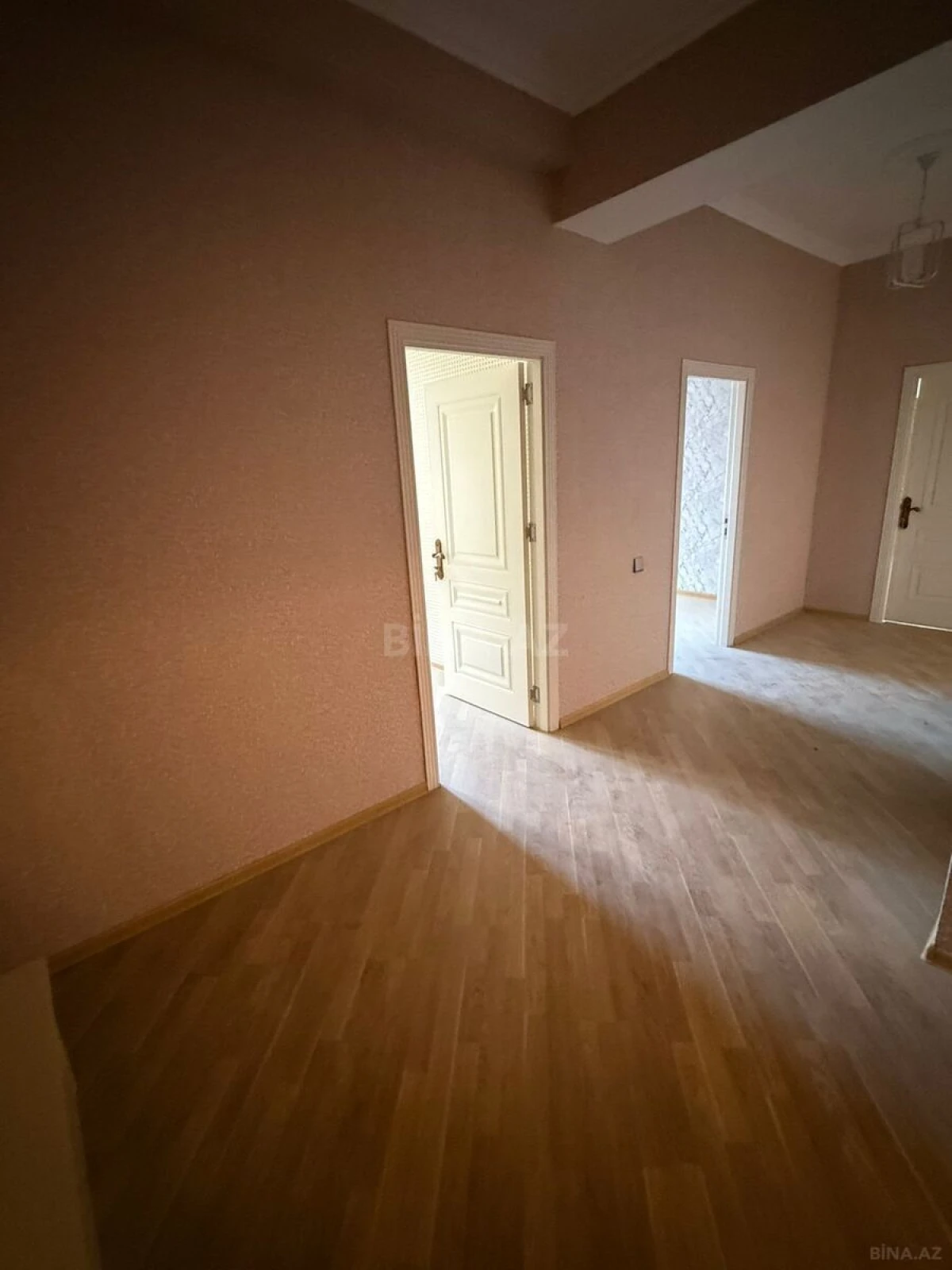 Satılır 3 otaqlı mənzil 106 m²