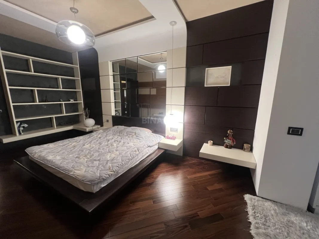Satılır 4 otaqlı mənzil 110 m²