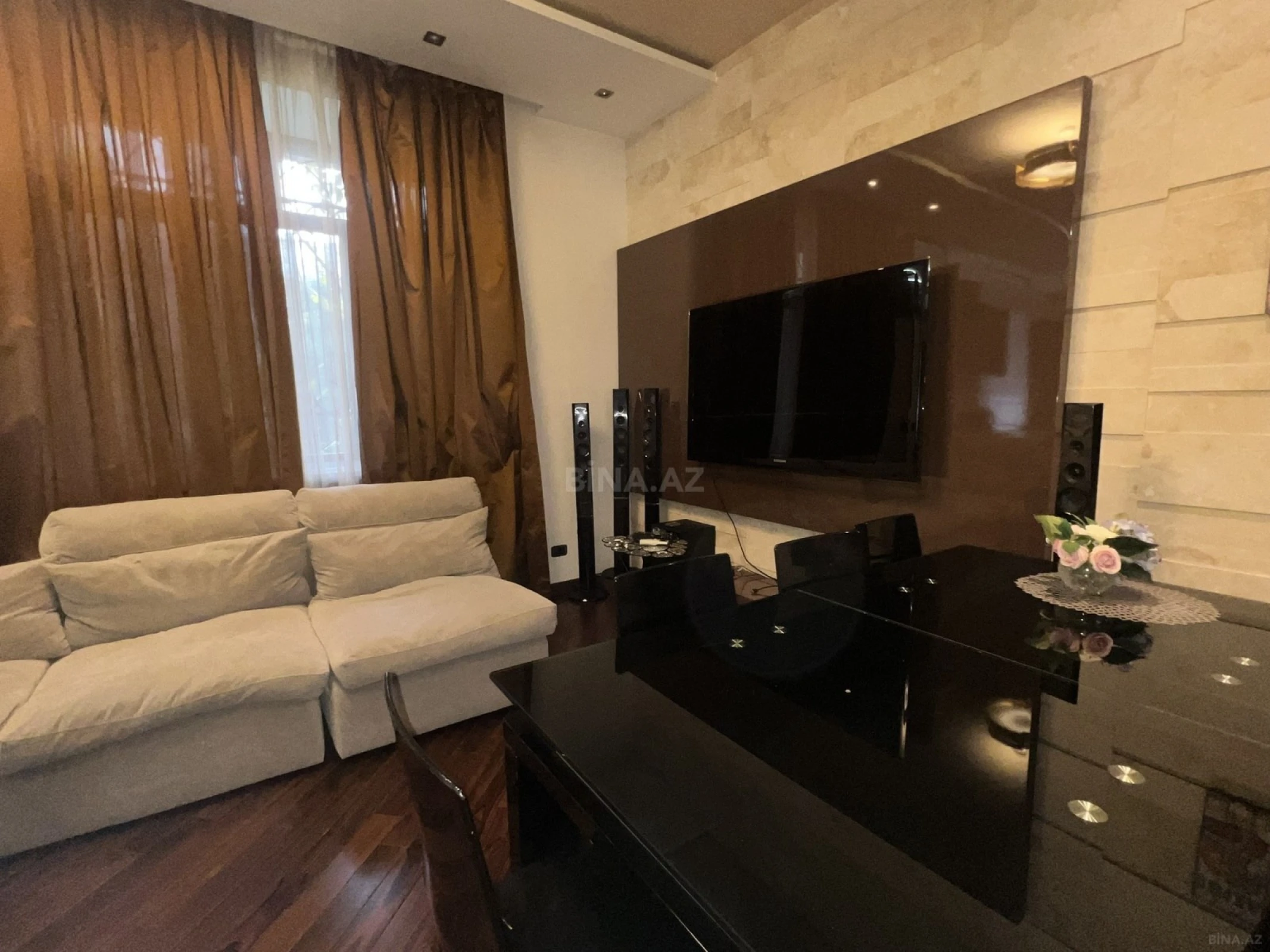 Satılır 4 otaqlı mənzil 110 m²