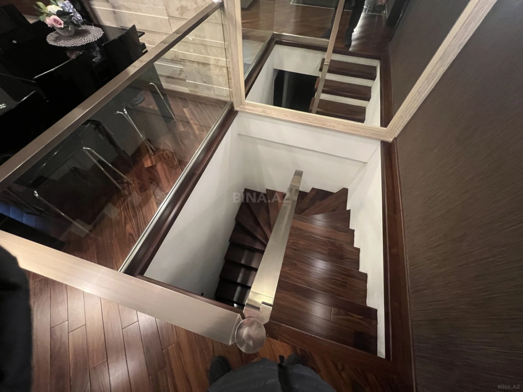 Satılır 4 otaqlı mənzil 110 m²