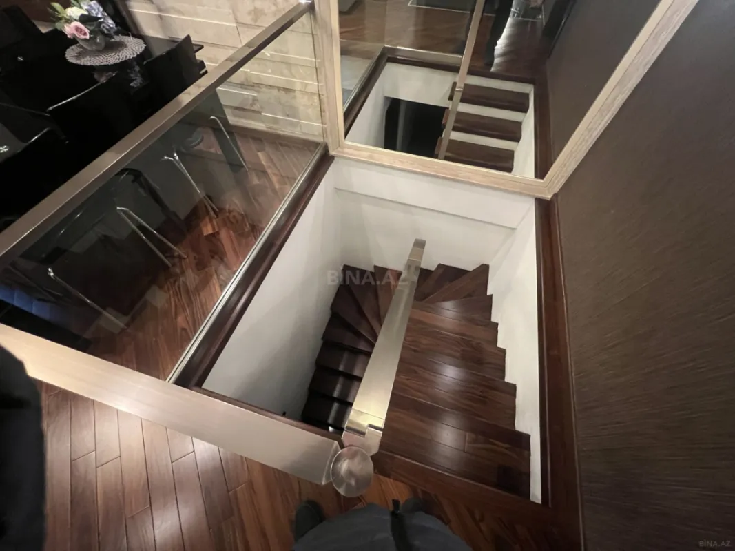 Satılır 4 otaqlı mənzil 110 m²