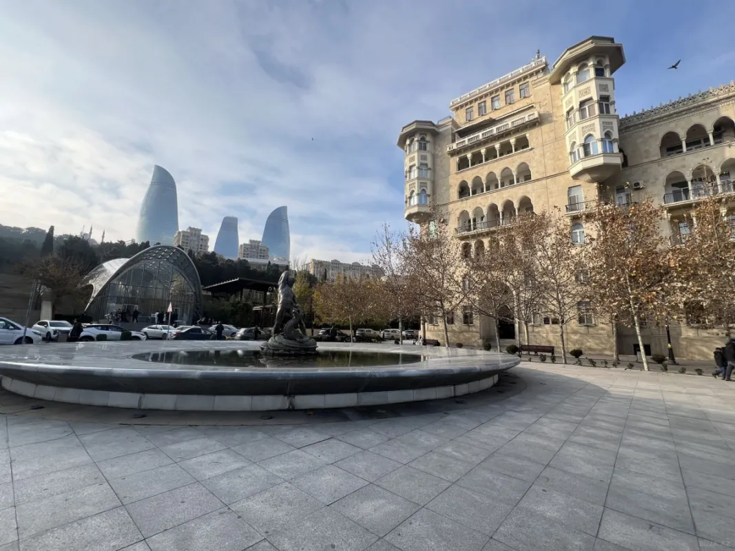 Satılır 4 otaqlı mənzil 110 m²