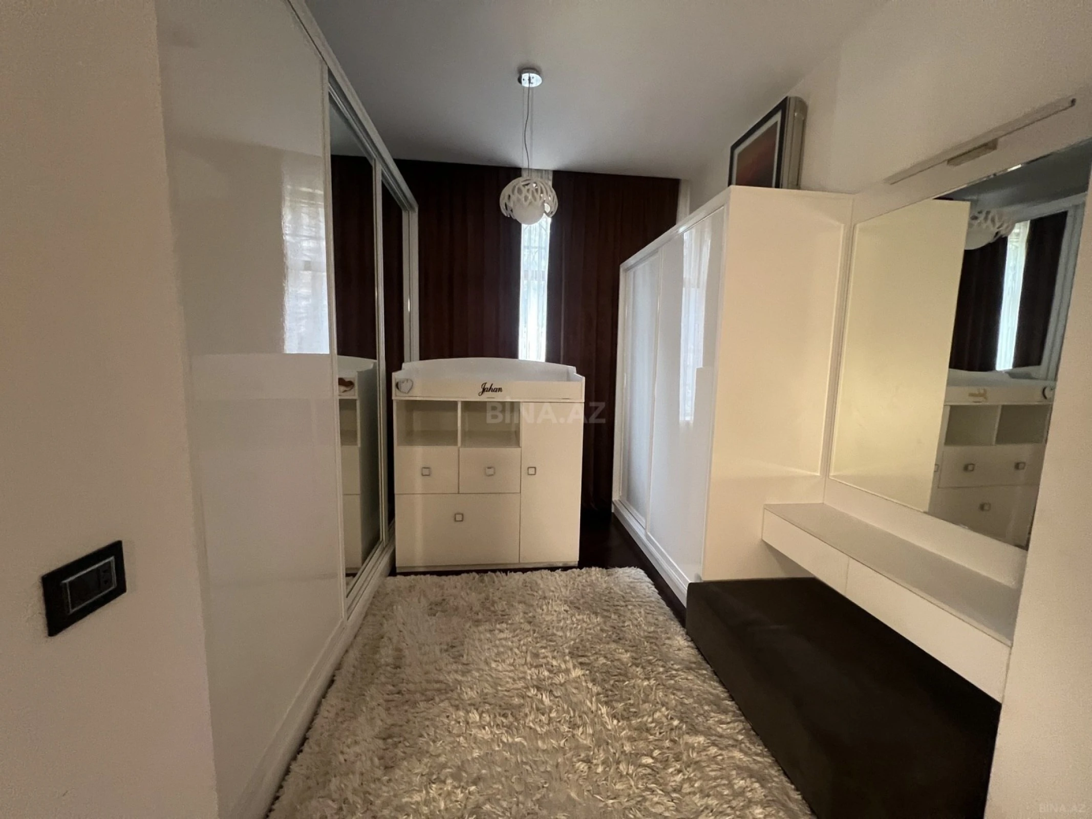 Satılır 4 otaqlı mənzil 110 m²