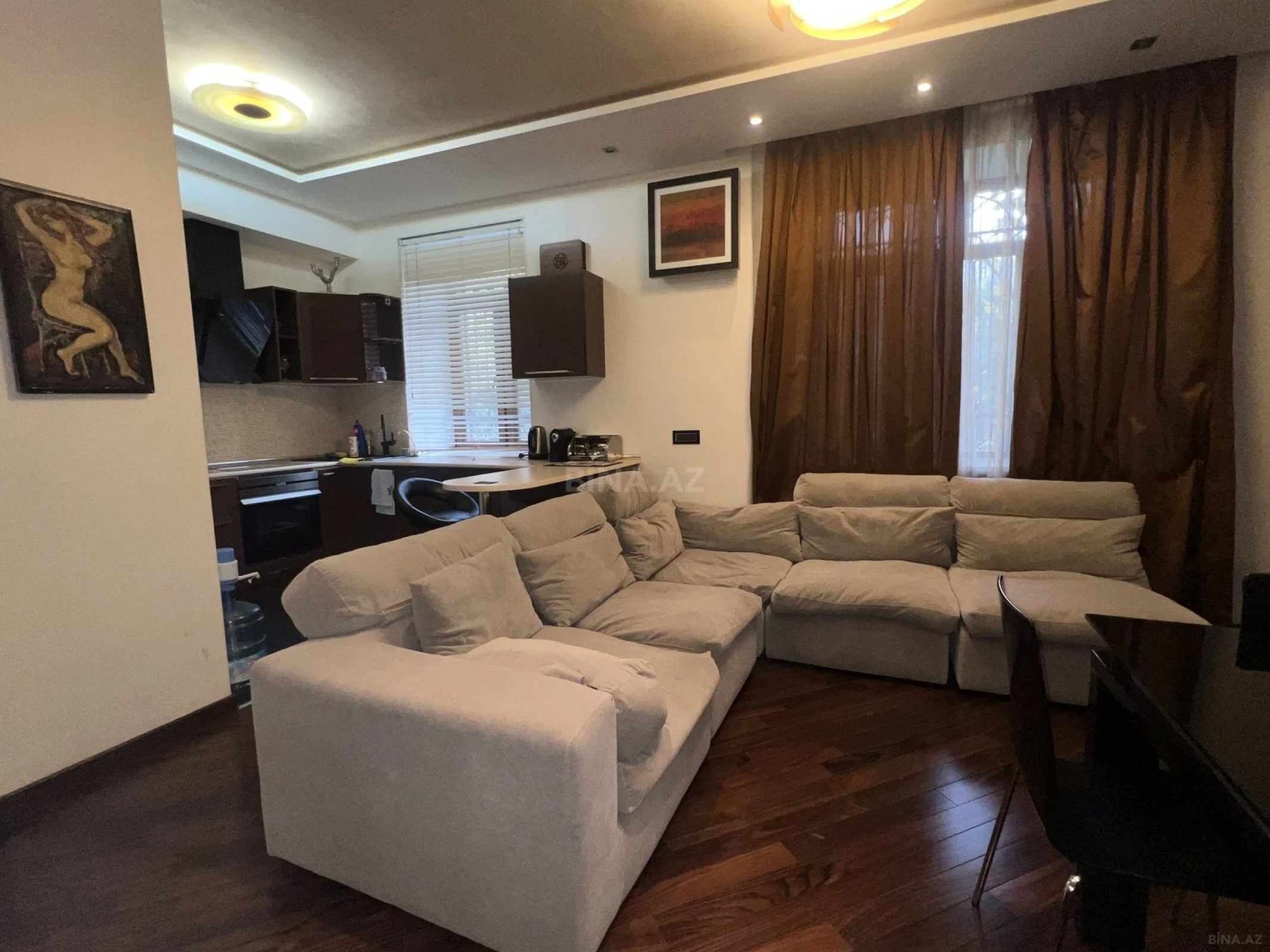 Satılır 4 otaqlı mənzil 110 m²