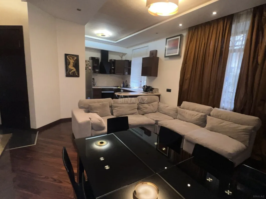 Satılır 4 otaqlı mənzil 110 m²
