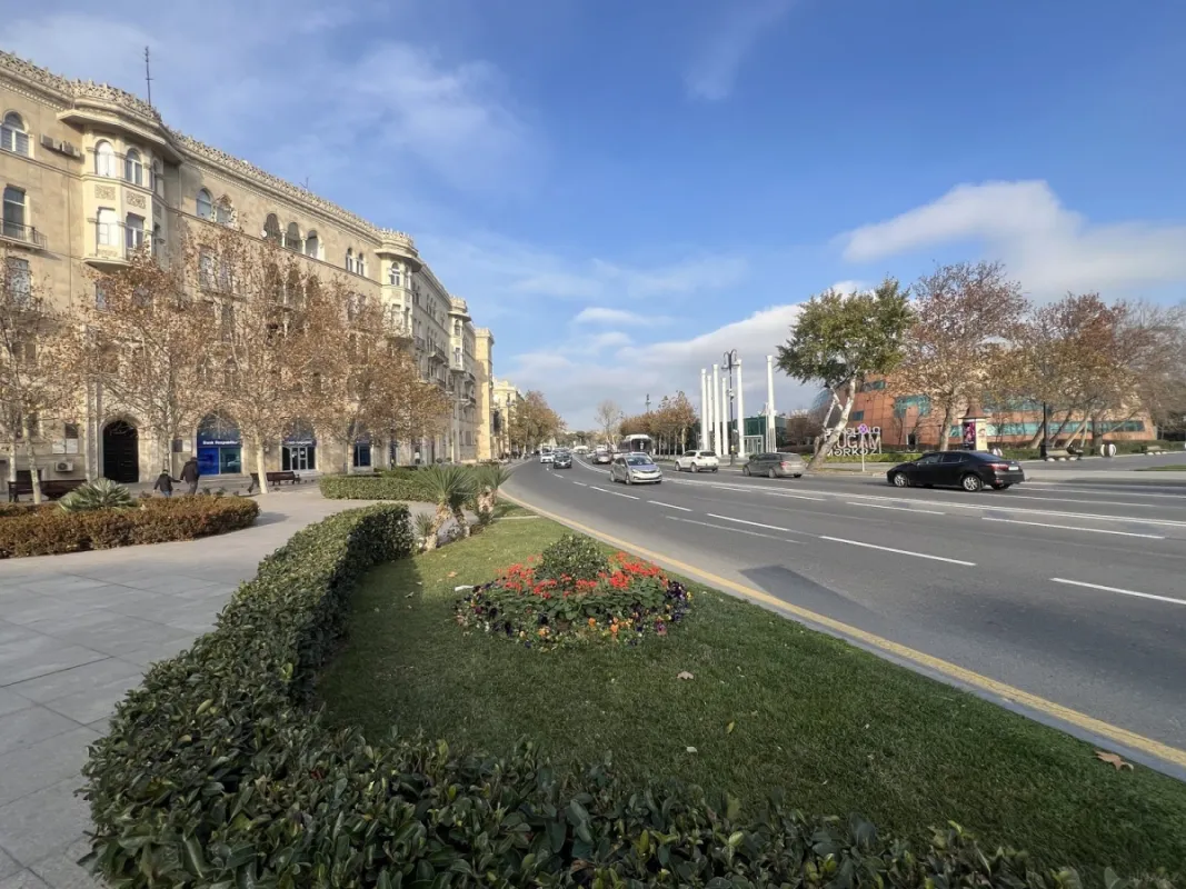 Satılır 4 otaqlı mənzil 110 m²