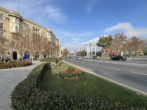 Satılır 4 otaqlı mənzil 110 m²