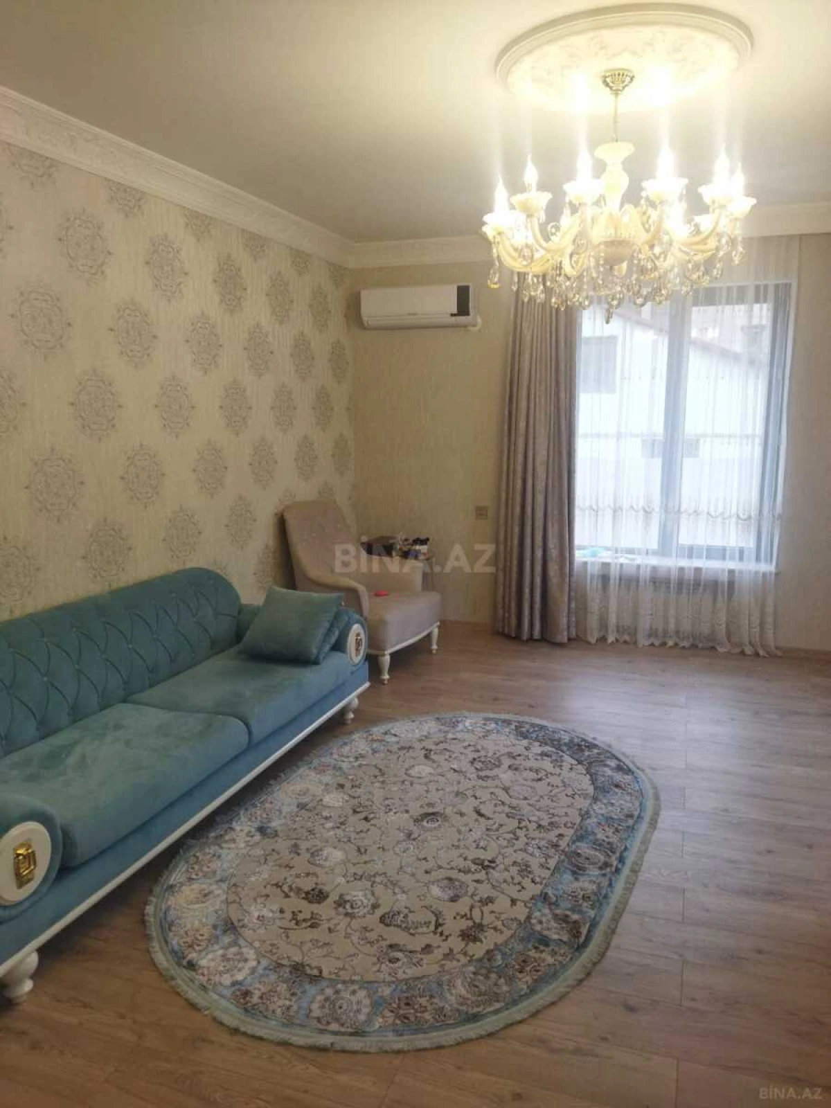 Satılır 10 otaqlı həyət evi 400 m²