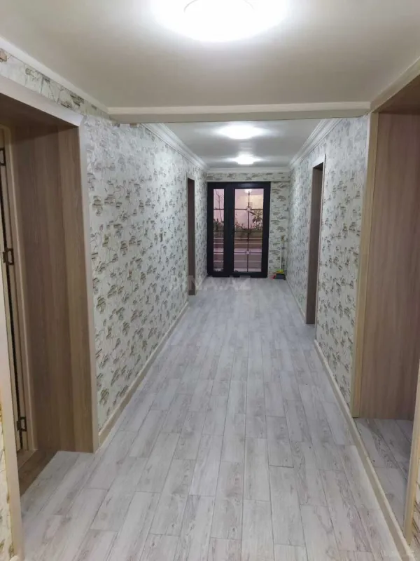 Satılır 10 otaqlı həyət evi 400 m²