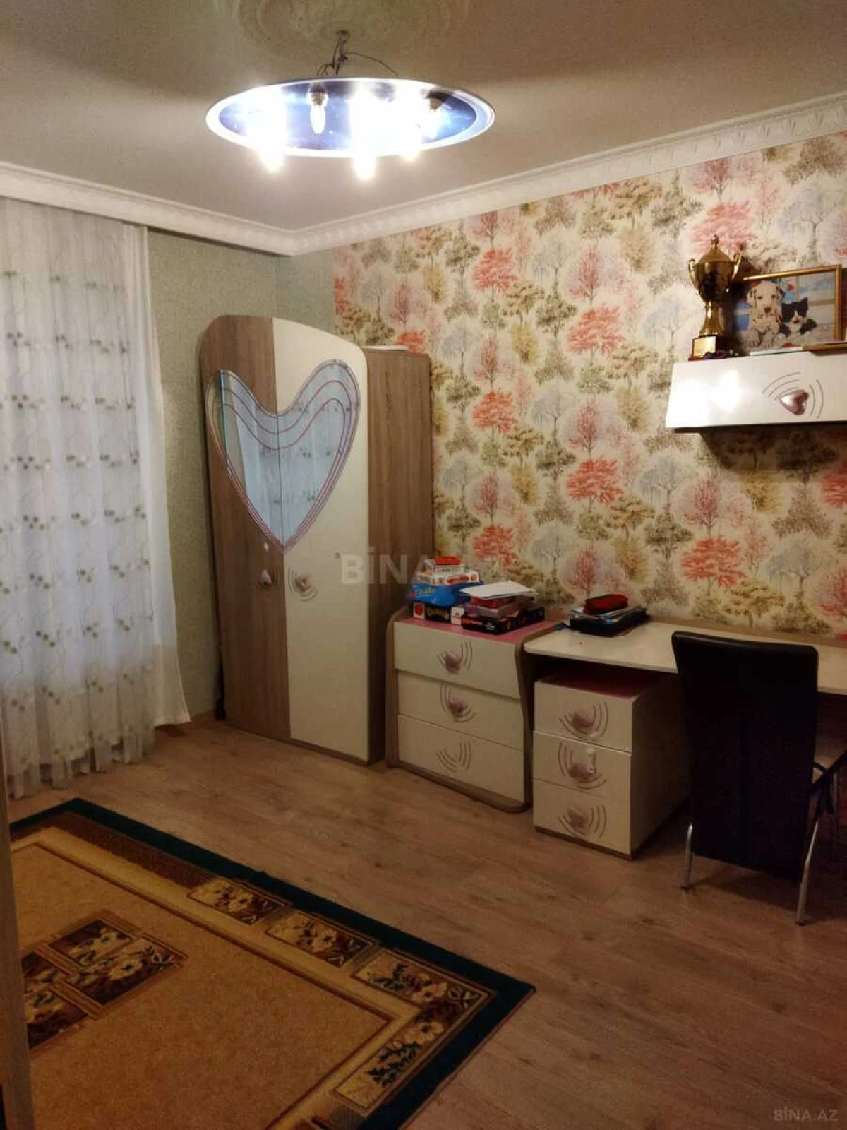 Satılır 10 otaqlı həyət evi 400 m²