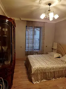 Satılır 10 otaqlı həyət evi 400 m²