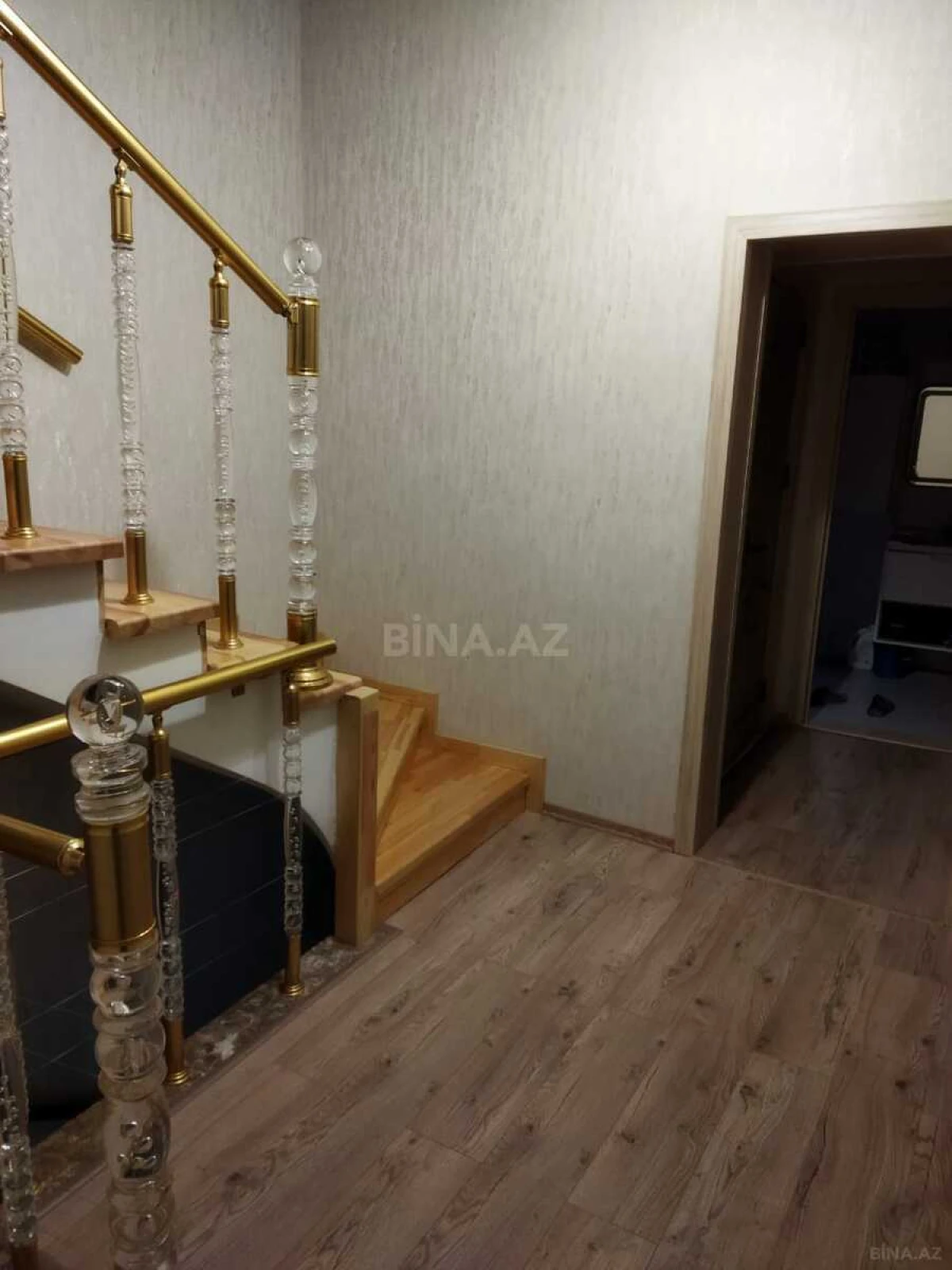 Satılır 10 otaqlı həyət evi 400 m²