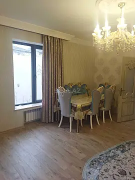 Satılır 10 otaqlı həyət evi 400 m²