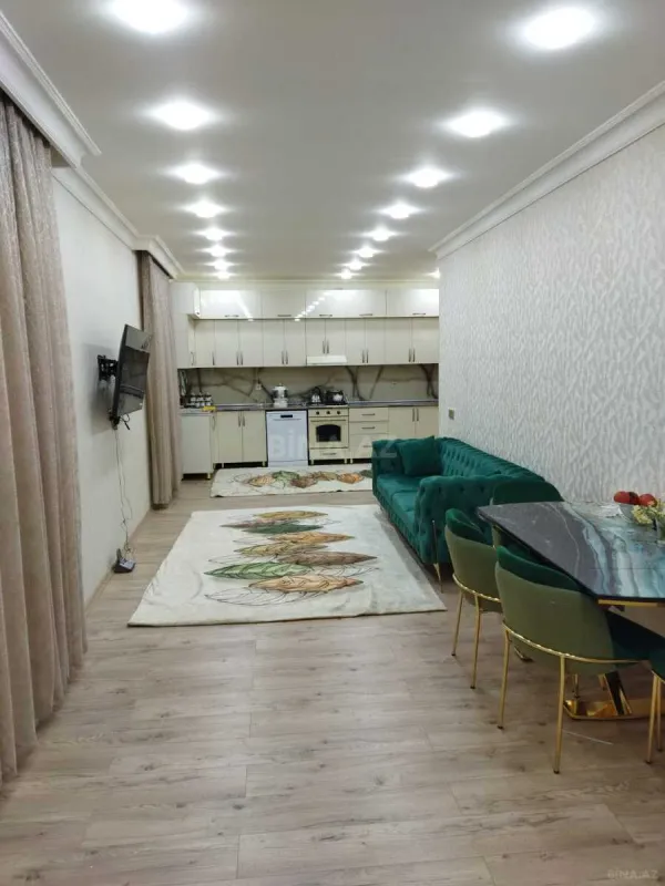 Satılır 10 otaqlı həyət evi 400 m²