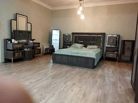 Satılır 10 otaqlı həyət evi 400 m²